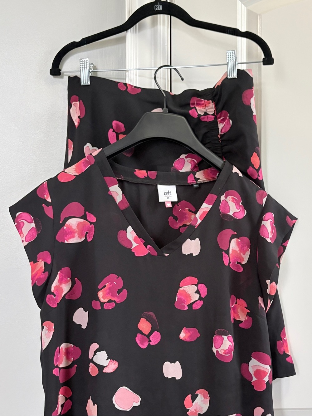 SALE! CAbi 💫 EUC Spring 2019 Petal Top & Matching Skirt, Floral, Size M, Set
